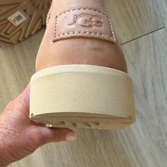 UGG Women's Tan Ankle Boots NWOT - Picture 6 of 12